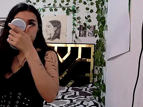 Snapshot of lucywhite13 chatting on 18, 9, 2025 lucywhite13 online show from 18, 9, 2025
