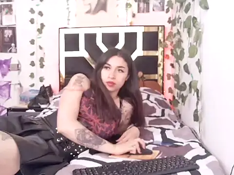 lucywhite13 online show from 3, 11, 2025