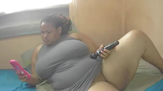 Snapshot of BigSexyEbony chatting on 25, 10, 2025 BigSexyEbony online show from 25, 10, 2025