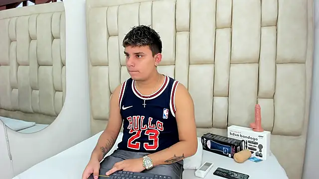 DavilANDkevin2 online show from 2, 12, 2025