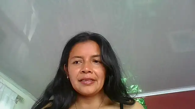 Snapshot of DianaOchoa_ chatting on 20, 10, 2025 DianaOchoa online show from 20, 10, 2025