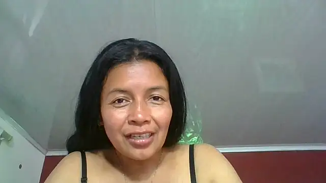 Snapshot of DianaOchoa_ chatting on 21, 10, 2025 DianaOchoa online show from 21, 10, 2025
