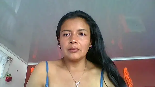 Snapshot of DianaOchoa_ chatting on 27, 10, 2025 DianaOchoa online show from 27, 10, 2025