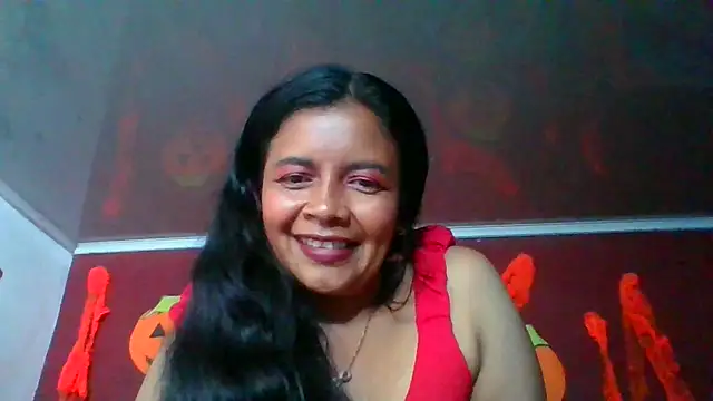 Snapshot of DianaOchoa_ chatting on 28, 10, 2025 DianaOchoa online show from 28, 10, 2025