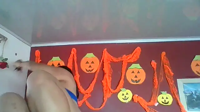 Snapshot of DianaOchoa_ chatting on 28, 10, 2025 DianaOchoa online show from 28, 10, 2025