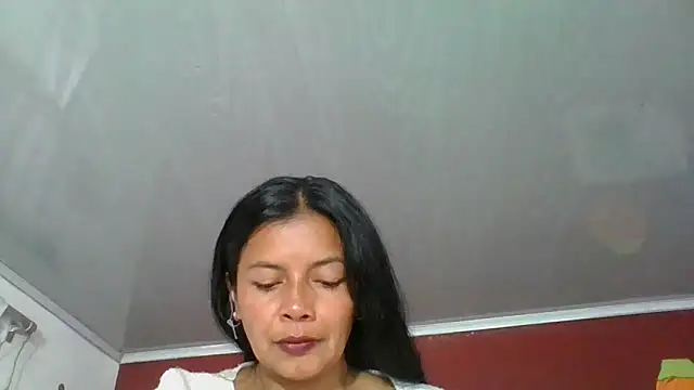 Snapshot of DianaOchoa_ chatting on 4, 11, 2025 DianaOchoa online show from 4, 11, 2025
