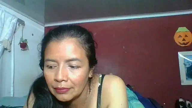 Snapshot of DianaOchoa_ chatting on 10, 11, 2025 DianaOchoa online show from 10, 11, 2025