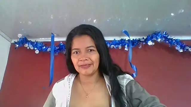 Snapshot of DianaOchoa_ chatting on 18, 11, 2025 DianaOchoa online show from 18, 11, 2025