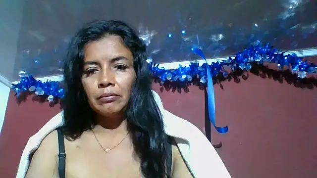 Snapshot of DianaOchoa_ chatting on 1, 12, 2025 DianaOchoa online show from 1, 12, 2025