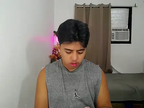 Snapshot of Hugecock2hundle_intown chatting on 12, 11, 2025 Hugecock2hundle intown online show from 12, 11, 2025