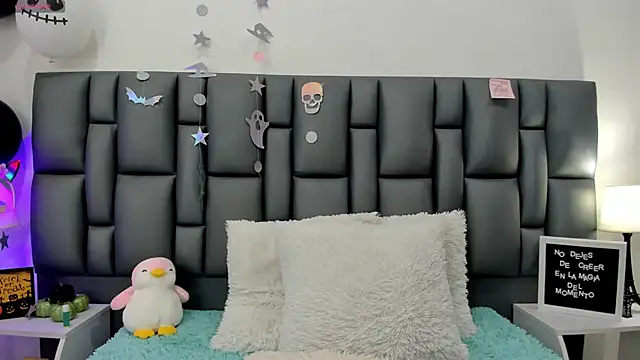 Snapshot of valeriasweet_ chatting on 23, 10, 2025 valeriasweet online show from 23, 10, 2025