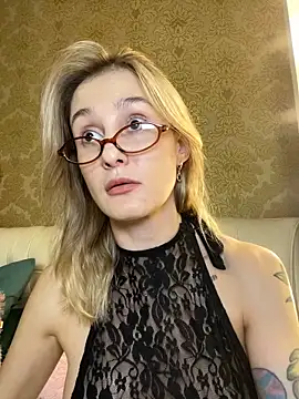 Snapshot of RosieBlossom chatting on 7, 11, 2025 RosieBlossom online show from 7, 11, 2025