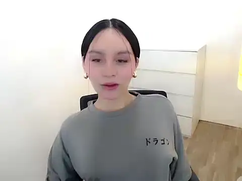 holly tabby online show from 19, 10, 2025