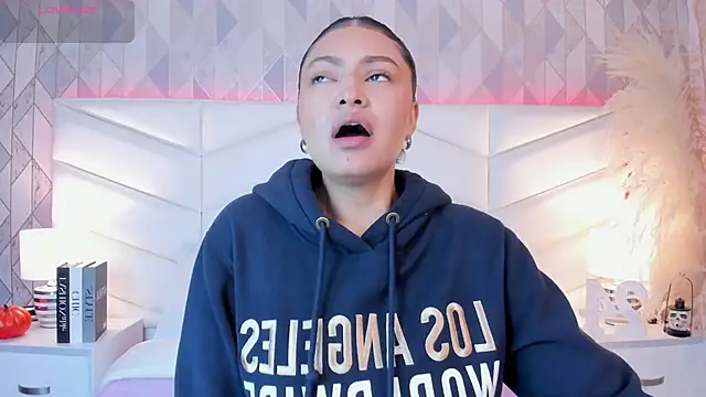 Snapshot of victoria___jonnes chatting on 9, 10, 2025 victoria jonnes online show from 9, 10, 2025