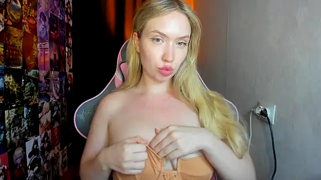 Snapshot of NicoleRiccii chatting on 8, 9, 2025 NicoleRiccii online show from 8, 9, 2025