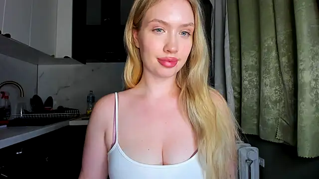 Snapshot of NicoleRiccii chatting on 5, 10, 2025 NicoleRiccii online show from 5, 10, 2025