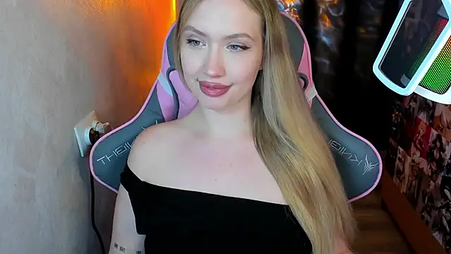 Snapshot of NicoleRiccii chatting on 4, 11, 2025 NicoleRiccii online show from 4, 11, 2025