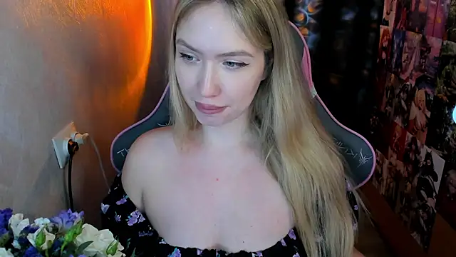 Snapshot of NicoleRiccii chatting on 10, 11, 2025 NicoleRiccii online show from 10, 11, 2025