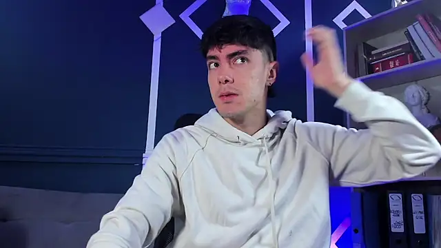 etham wolf  online show from 25, 9, 2025