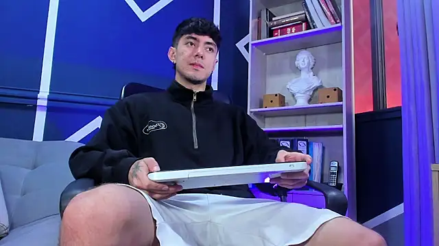 etham wolf  online show from 11, 10, 2025