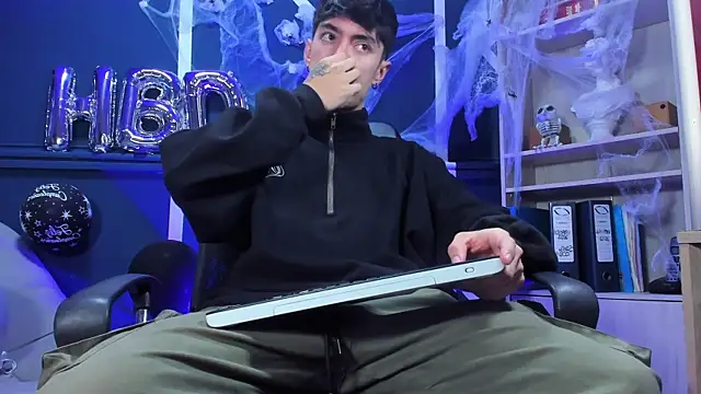 etham wolf  online show from 30, 10, 2025