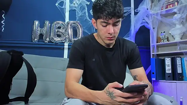 etham wolf  online show from 31, 10, 2025