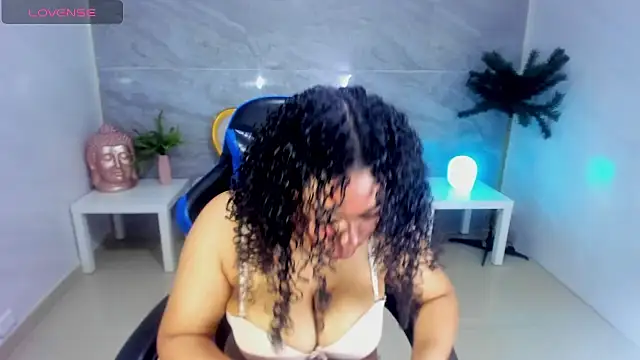 Snapshot of risada_temptation_s chatting on 4, 10, 2025 risada temptation s online show from 4, 10, 2025