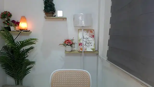 Snapshot of scarlett_brownx69 chatting on 19, 9, 2025 scarlett brownx69 online show from 19, 9, 2025