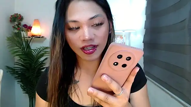 Snapshot of scarlett_brownx69 chatting on 18, 10, 2025 scarlett brownx69 online show from 18, 10, 2025