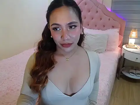 ur seductivelaura online show from 4, 12, 2025