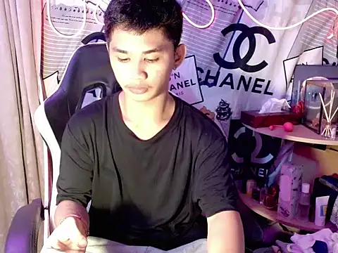 Snapshot of asianhardcock25 chatting on 11, 11, 2025 asianhardcock25 online show from 11, 11, 2025