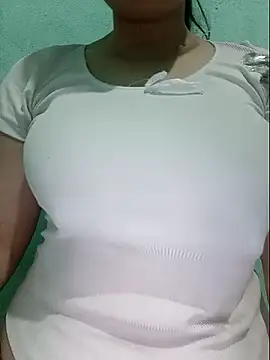 Snapshot of Shiny_Babe chatting on 7, 6, 2026 Shiny Babe online show from 7, 6, 2026