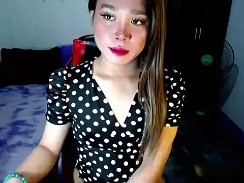 Urassiansweetcummer online show from 8, 11, 2025