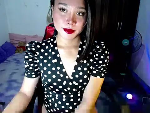 Urassiansweetcummer online show from 8, 6, 2026