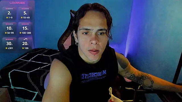 Snapshot of Maximiliano_scoott__ chatting on 7, 10, 2025 Maximiliano scoott   online show from 7, 10, 2025