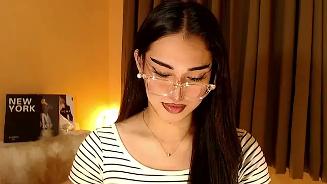 Snapshot of magnificent_kitana chatting on 19, 10, 2025 magnificent kitana online show from 19, 10, 2025