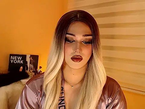 Snapshot of magnificent_kitana chatting on 13, 11, 2025 magnificent kitana online show from 13, 11, 2025