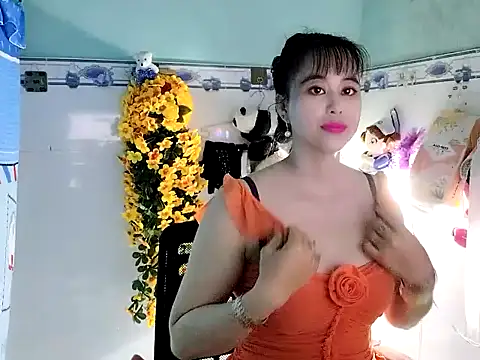 Snapshot of emgaixinhngoan chatting on 5, 10, 2025 emgaixinhngoan online show from 5, 10, 2025