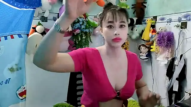 Snapshot of emgaixinhngoan chatting on 6, 11, 2025 emgaixinhngoan online show from 6, 11, 2025