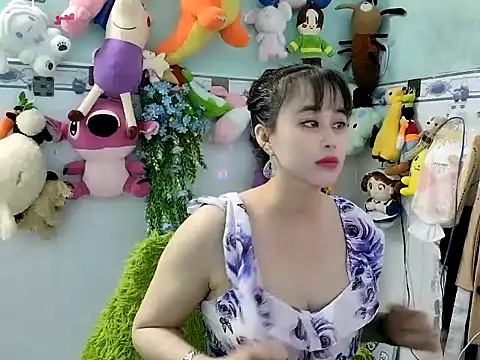 Snapshot of emgaixinhngoan chatting on 12, 11, 2025 emgaixinhngoan online show from 12, 11, 2025