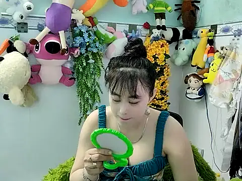 Snapshot of emgaixinhngoan chatting on 19, 11, 2025 emgaixinhngoan online show from 19, 11, 2025