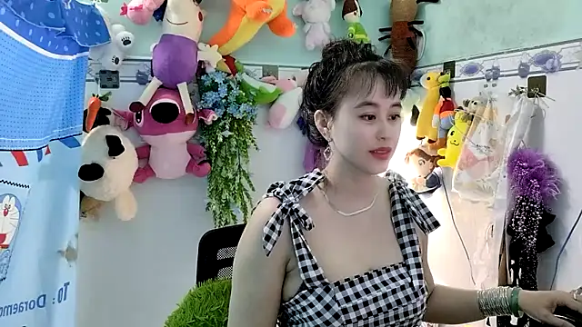 Snapshot of emgaixinhngoan chatting on 23, 11, 2025 emgaixinhngoan online show from 23, 11, 2025