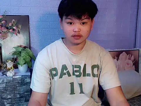 Snapshot of Reynelcock chatting on 12, 5, 2026 Reynelcock online show from 12, 5, 2026