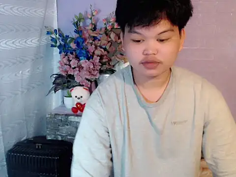 Snapshot of Reynelcock chatting on 15, 5, 2026 Reynelcock online show from 15, 5, 2026