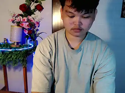 Snapshot of Reynelcock chatting on 7, 6, 2026 Reynelcock online show from 7, 6, 2026