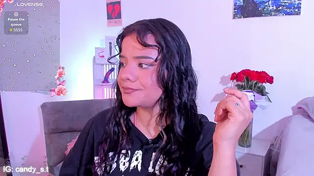 Shophie thoopson online show from 3, 6, 2026