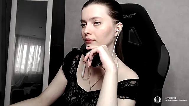 cute elfy  online show from 17, 9, 2025