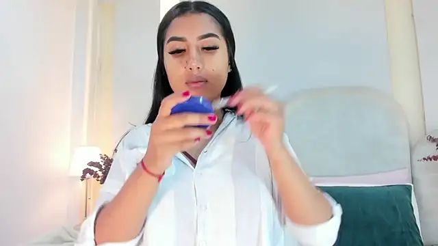 SalomeeBell online show from 10, 11, 2025