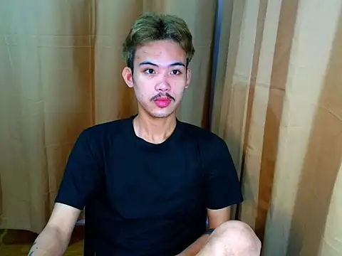 Snapshot of Urasiancumboix chatting on 5, 7, 2026 Urasiancumboix online show from 5, 7, 2026