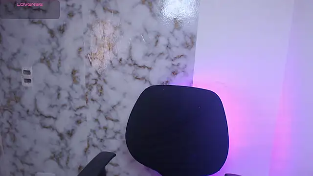 Snapshot of lincy_honeyy chatting on 24, 2, 2026 lincy honeyy online show from 24, 2, 2026